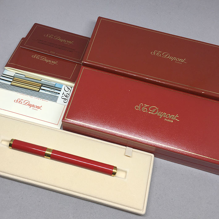 ปากกาหมึกซึม DUPONT LES CLASSIQUES ตัวเรือนเคลือบแลคเกอร์แดง ขนาดตัวด้ามยาว11.5cm  สภาพสวยกล่องใบอุป