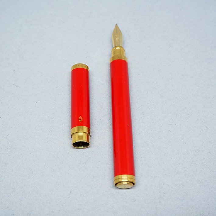 ปากกาหมึกซึม DUPONT LES CLASSIQUES ตัวเรือนเคลือบแลคเกอร์แดง ขนาดตัวด้ามยาว11.5cm  สภาพสวยกล่องใบอุป 1