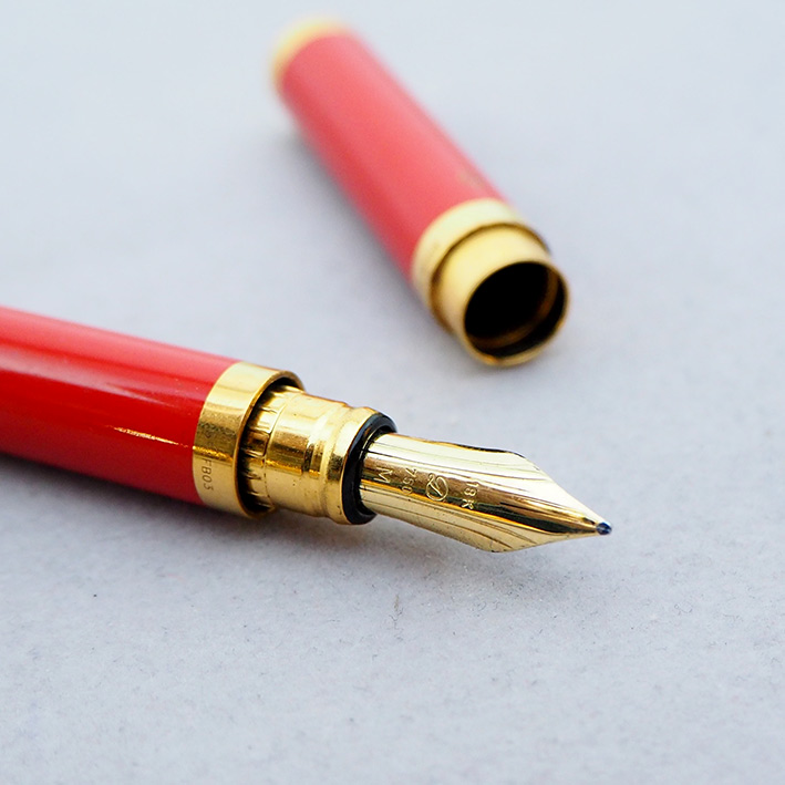 ปากกาหมึกซึม DUPONT LES CLASSIQUES ตัวเรือนเคลือบแลคเกอร์แดง ขนาดตัวด้ามยาว11.5cm  สภาพสวยกล่องใบอุป 4