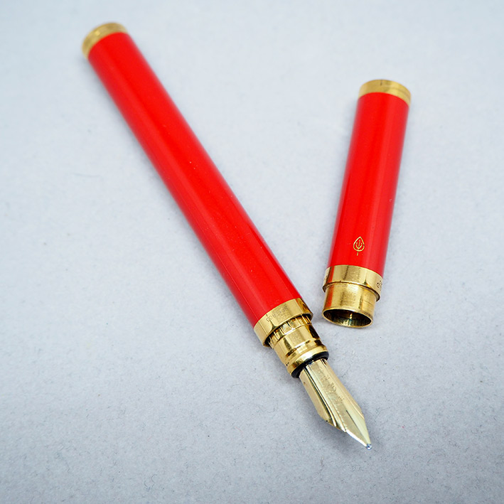 ปากกาหมึกซึม DUPONT LES CLASSIQUES ตัวเรือนเคลือบแลคเกอร์แดง ขนาดตัวด้ามยาว11.5cm  สภาพสวยกล่องใบอุป 5