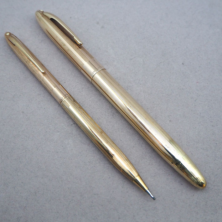 ปากกาคอแร้ง SHEAFFER\'S 1957-9 Sheaffer Snorkel Triumph ปลายปากเป็นทอง14k (750) ตัวด้ามและชุดเหน็บเค