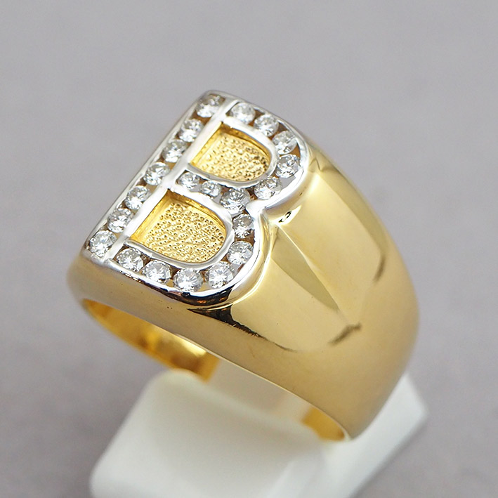 แหวนทองคำรูปทรงตัว B ประดับเพชรแท้รวมน้ำหนัก 0.50 กะรัต ขนาดหน้าแหวน 16.5mm ตัวเรือนทองคำ 90 น้ำหนั