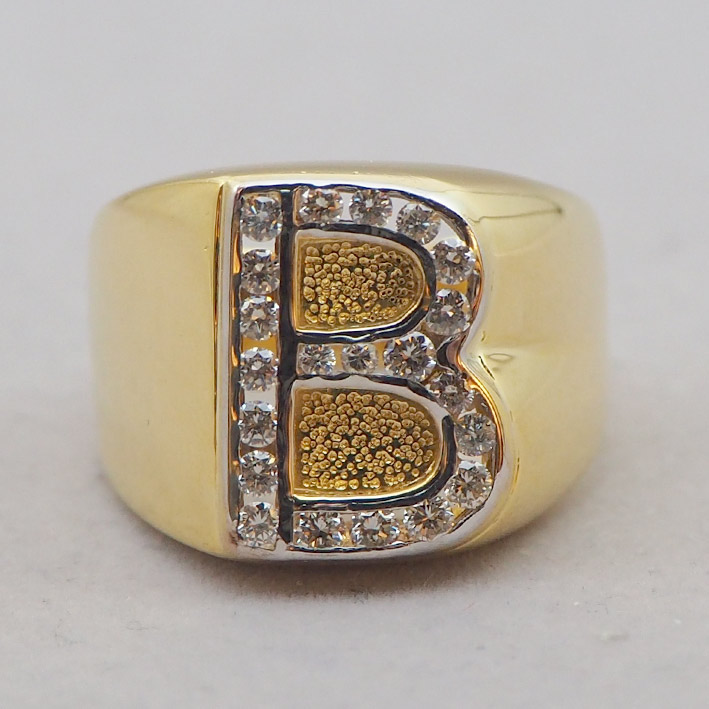 แหวนทองคำรูปทรงตัว B ประดับเพชรแท้รวมน้ำหนัก 0.50 กะรัต ขนาดหน้าแหวน 16.5mm ตัวเรือนทองคำ 90 น้ำหนั 2