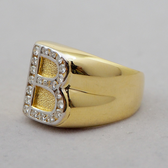 แหวนทองคำรูปทรงตัว B ประดับเพชรแท้รวมน้ำหนัก 0.50 กะรัต ขนาดหน้าแหวน 16.5mm ตัวเรือนทองคำ 90 น้ำหนั 3