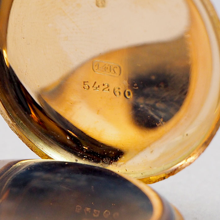 นาฬิกาพกทองคำยุคปี 1900 หน้าปัดกระเบื้องแท้พิมพ์อารบิคน้ำเงิน เดินเวลาด้วยเข็มฉลุลาย 2 เข็มครึ่ง กระ 5
