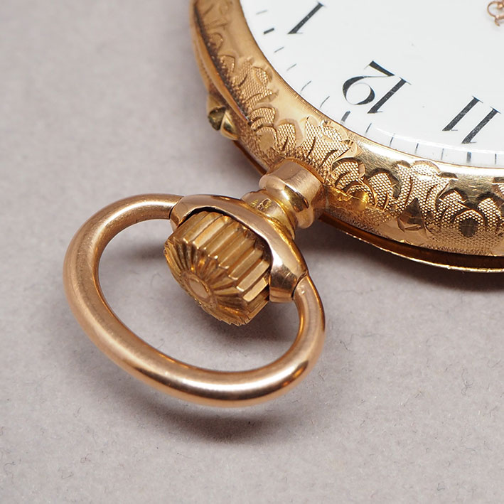 นาฬิกาพกทองคำยุคปี 1900 หน้าปัดกระเบื้องแท้พิมพ์อารบิคดำ เดินเวลาด้วยเข็มฉลุลาย 2 เข็มครึ่ง กระจกเซล 2