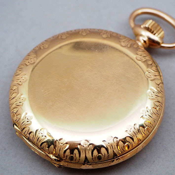 นาฬิกาพกทองคำยุคปี 1900 หน้าปัดกระเบื้องแท้พิมพ์อารบิคดำ เดินเวลาด้วยเข็มฉลุลาย 2 เข็มครึ่ง กระจกเซล 3