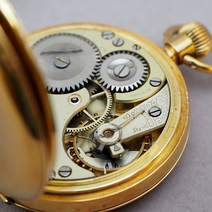 นาฬิกาพกทองคำยุคปี 1900 หน้าปัดกระเบื้องแท้พิมพ์อารบิคดำ เดินเวลาด้วยเข็มฉลุลาย 2 เข็มครึ่ง กระจกเซล 5