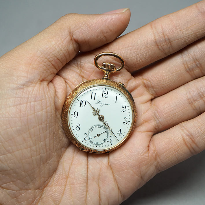 นาฬิกาพกทองคำ LONGINES Grand prix PARIS 1900 หน้าปัดกระเบื้องแท้พิมพ์อารบิคดำ เดินเวลาด้วยเข็มฉลุลาย 6