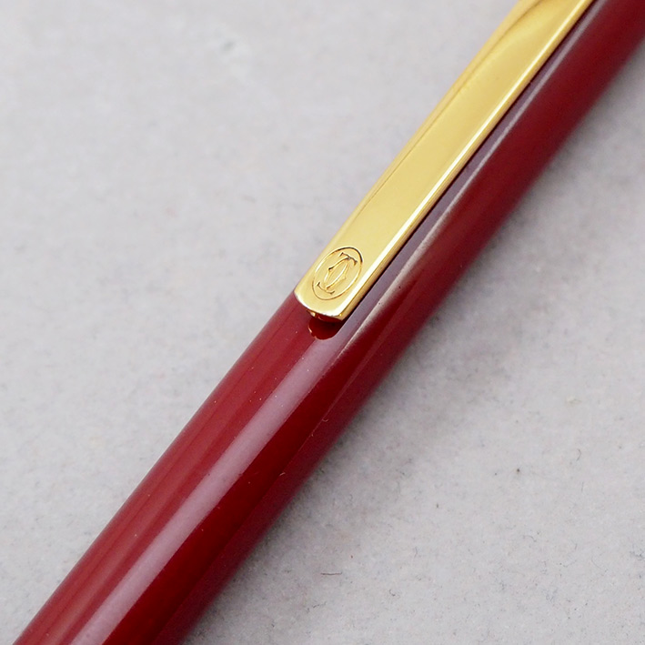 ปากกาพร้อมไฟแช็ค CARTIER collection ตัวเรือนสีแดง ชุดโลหะเคลือบทองหนา สภาพสวยสมบูรณ์ หายากน่าสะสม 2