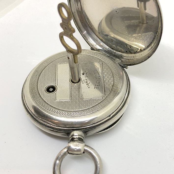 นาฬิกาพกไขลาน pocket watch 1900 ขนาดตัวเรือน 45 mm หน้าปัดกระเบื้องขาวพิมพ์โรมันดำ เดินเวลา 2 เข็มโร 3