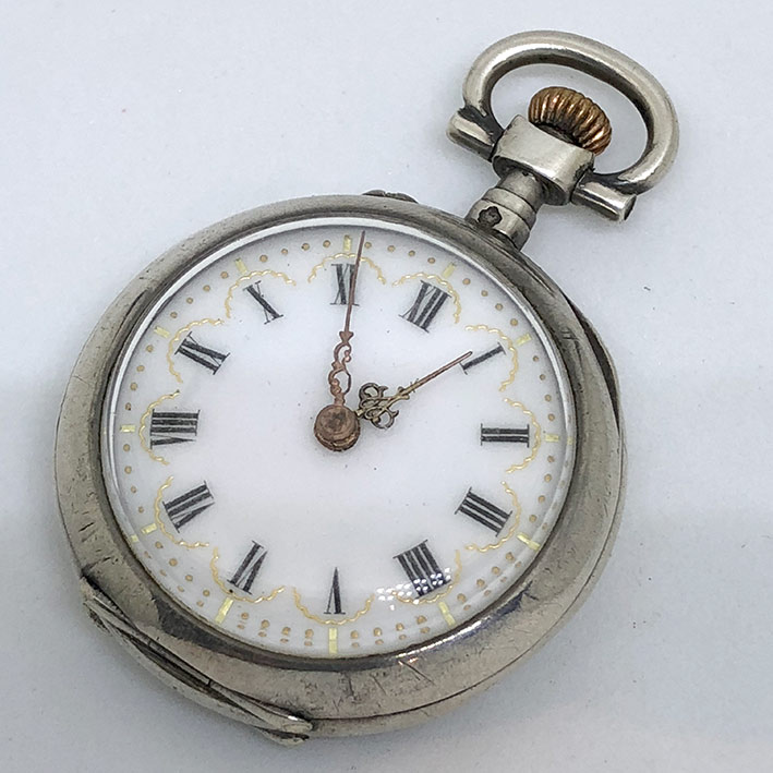 นาฬิกาพกไขลาน pocket watch 1900 ขนาดตัวเรือน 30 mm หน้าปัดกระเบื้องขาวพิมพ์โรมันดำ เดินเวลา 2 เข็มโร