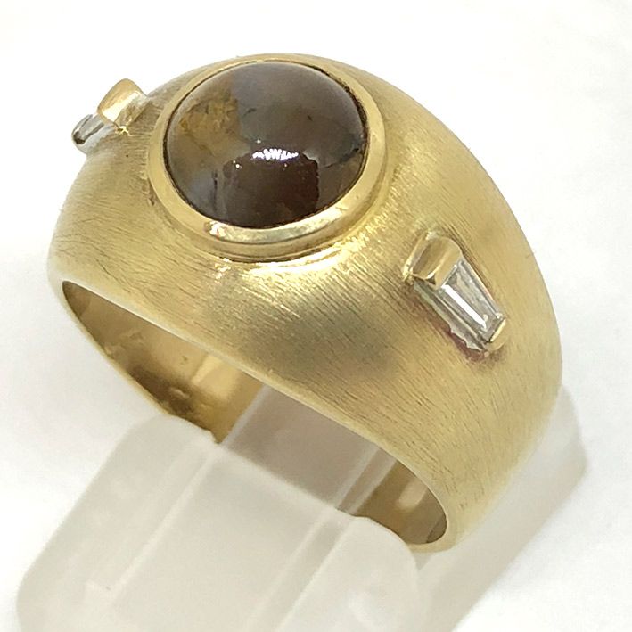 แหวนทองคำฝังเพชรแท้เหลี่ยมบาร์เก็ต ขนาด 0.10x2 กะรัต ฝังเพชรตาแมวทรงกลมขนาดเส้นผ่าศุนย์กลาง 0.8mm ตั