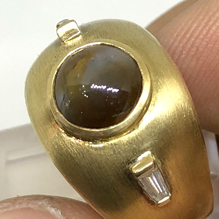 แหวนทองคำฝังเพชรแท้เหลี่ยมบาร์เก็ต ขนาด 0.10x2 กะรัต ฝังเพชรตาแมวทรงกลมขนาดเส้นผ่าศุนย์กลาง 0.8mm ตั 2