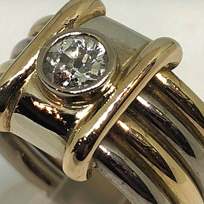 แหวนทองเค (งานนอก) ประดับเพชรแท้ขนาด 0.50 กะรัต น้ำขาว 96 (มีตำหนิ) ตัวเรือนทองคำ 14k (585) สลับลวดล 1