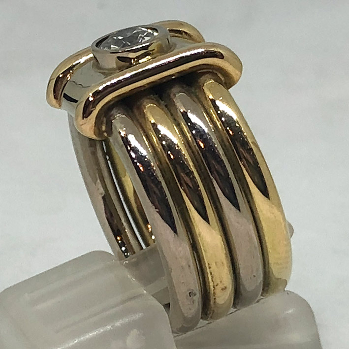 แหวนทองเค (งานนอก) ประดับเพชรแท้ขนาด 0.50 กะรัต น้ำขาว 96 (มีตำหนิ) ตัวเรือนทองคำ 14k (585) สลับลวดล 2