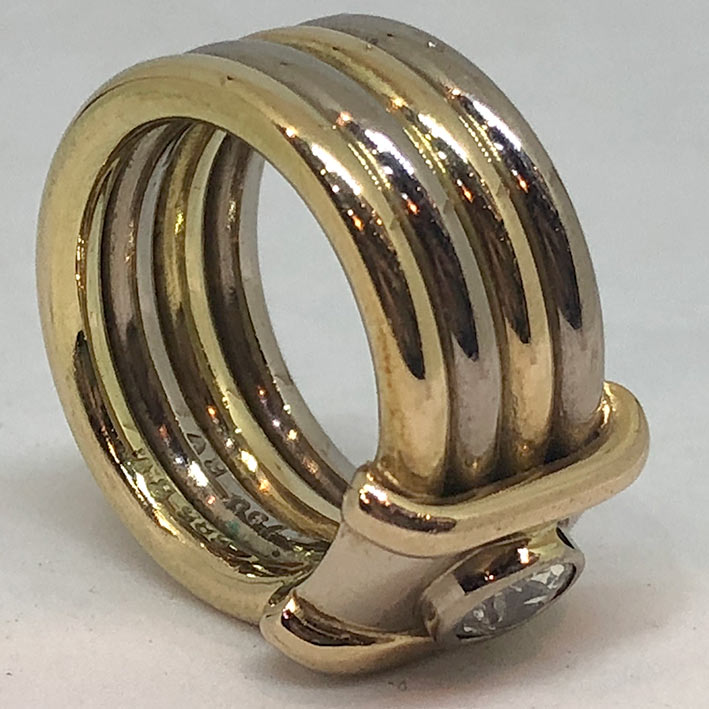 แหวนทองเค (งานนอก) ประดับเพชรแท้ขนาด 0.50 กะรัต น้ำขาว 96 (มีตำหนิ) ตัวเรือนทองคำ 14k (585) สลับลวดล 4