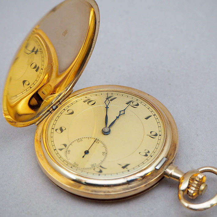 นาฬิกาพกไขลาน pocket watch 1900 ขนาดตัวเรือน 51 mm หน้าปัดกระเบื้องเหลืองครีมพิมพ์อารบิคดำ เดินเวลา