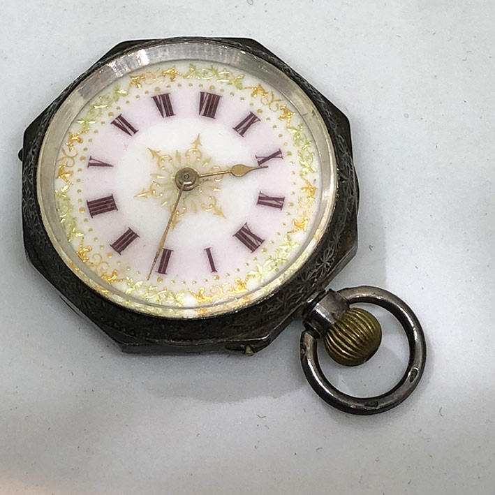 นาฬิกาพกไขลาน pocket watch 1900 ขนาดตัวเรือน 34 mm หน้าปัดกระเบื้องขาวพิมพ์โรมันแดง สลักด้วยทองดาวกร 2