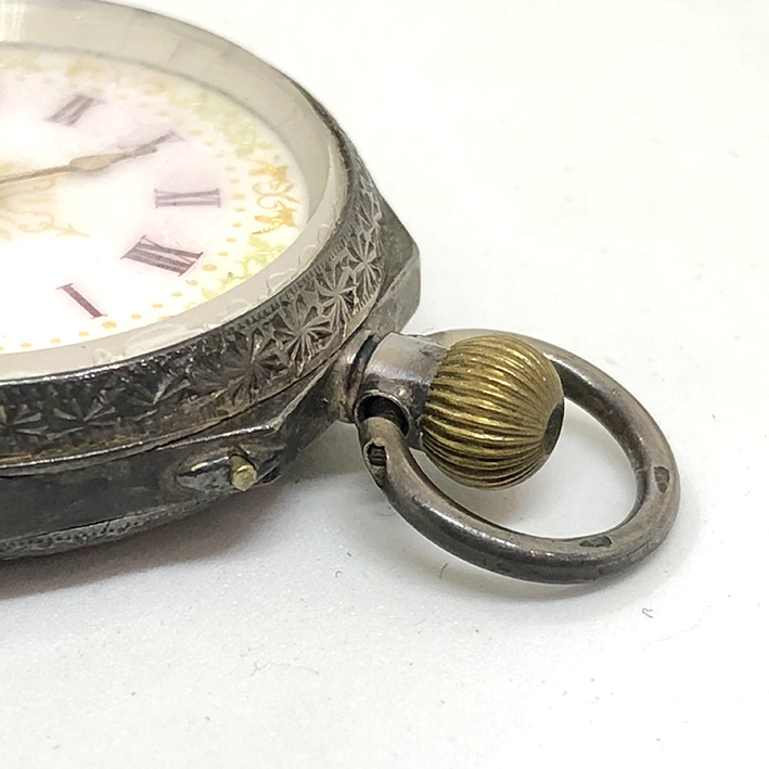 นาฬิกาพกไขลาน pocket watch 1900 ขนาดตัวเรือน 34 mm หน้าปัดกระเบื้องขาวพิมพ์โรมันแดง สลักด้วยทองดาวกร 3