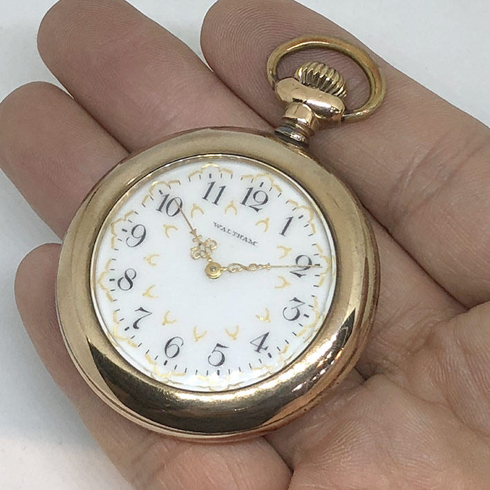 นาฬิกาพกไขลาน WALTHAM pocket watch 1950 ขนาดตัวเรือน 45 mm หน้าปัดกระเบื้องขาวพิมพ์อารบิคดำ สลับลวดล 6
