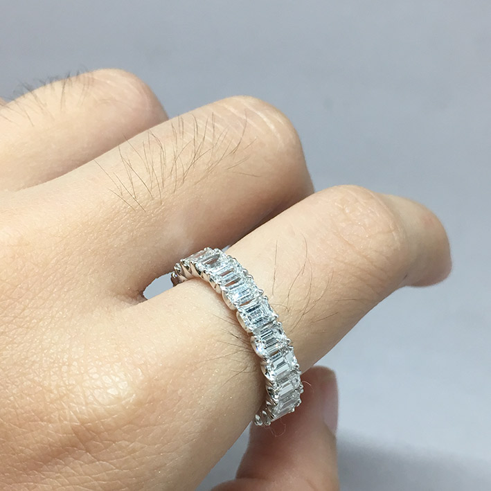 แหวนทองขาว INFINITY  ประดับเพชรแท้ 20 เม็ดรวม 3.84 กะรัต น้ำขาว D color เจียรไนทรงเหลี่ยม Emerald cu
