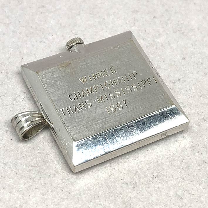 นาฬิกาห้อยคอ OMEGA ไขลาน  1950  หน้าปัดบรอนซ์เงินประดับหลักเวลาขีดสลับเพชรแท้ 7 เม็ด เดินเวลา 2 เข็ม 4