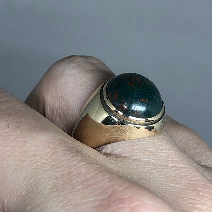 แหวนทองชมพู DANDY Style ประดับหินเลือด blood stone เจียนไนนูนสูง ตัวเรือนทอง 14k 585 รูปทรงเรียบใส่ไ