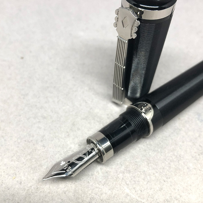 ปากกาหมึกซึม MONTBLANC JOHN LENNON Special Edition Fountain Pen ปลายปากกาทอง 18k (750) 1