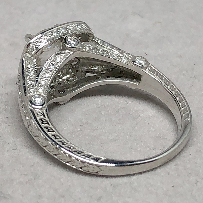 แหวนทองประดับเพชรแท้เม็ดหลักขนาด 1.05 กะรัต L color มาพร้อมใบเซอร์ GIA เพชรเม็ดรองรวม 0.55 กะรัต ตัว 5