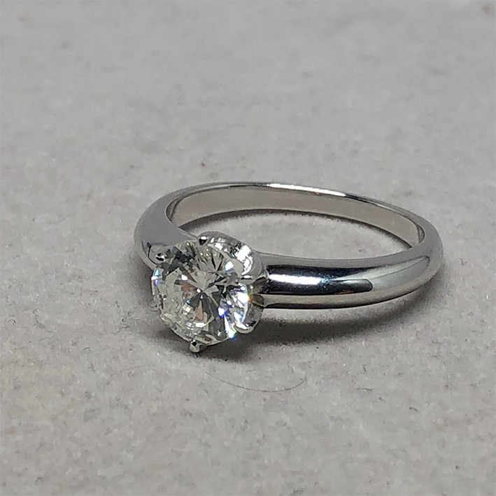 แหวนทองประดับเพชรแท้เม็ดหลักขนาด 0.95 กะรัต H color มาพร้อมใบเซอร์ GIA ตัวเรือน 18k White gold น้ำหน