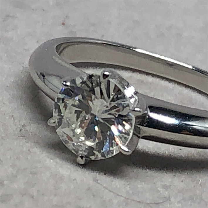 แหวนทองประดับเพชรแท้เม็ดหลักขนาด 0.95 กะรัต H color มาพร้อมใบเซอร์ GIA ตัวเรือน 18k White gold น้ำหน 1