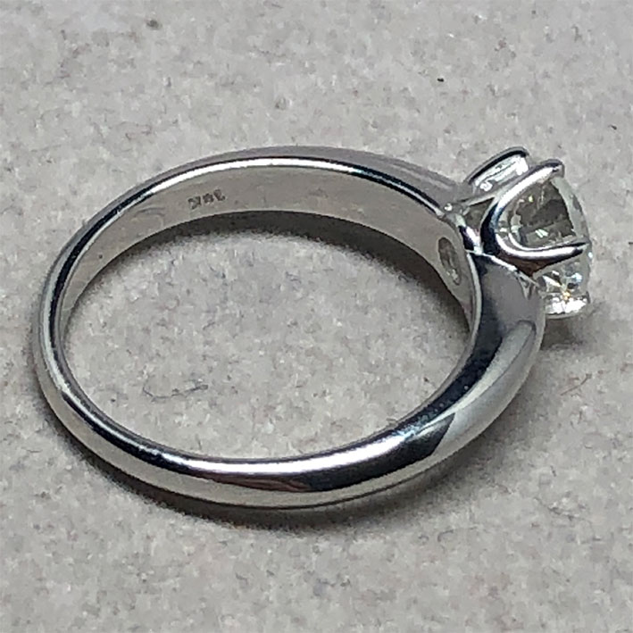 แหวนทองประดับเพชรแท้เม็ดหลักขนาด 0.95 กะรัต H color มาพร้อมใบเซอร์ GIA ตัวเรือน 18k White gold น้ำหน 3