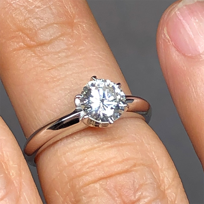 แหวนทองประดับเพชรแท้เม็ดหลักขนาด 0.95 กะรัต H color มาพร้อมใบเซอร์ GIA ตัวเรือน 18k White gold น้ำหน 4