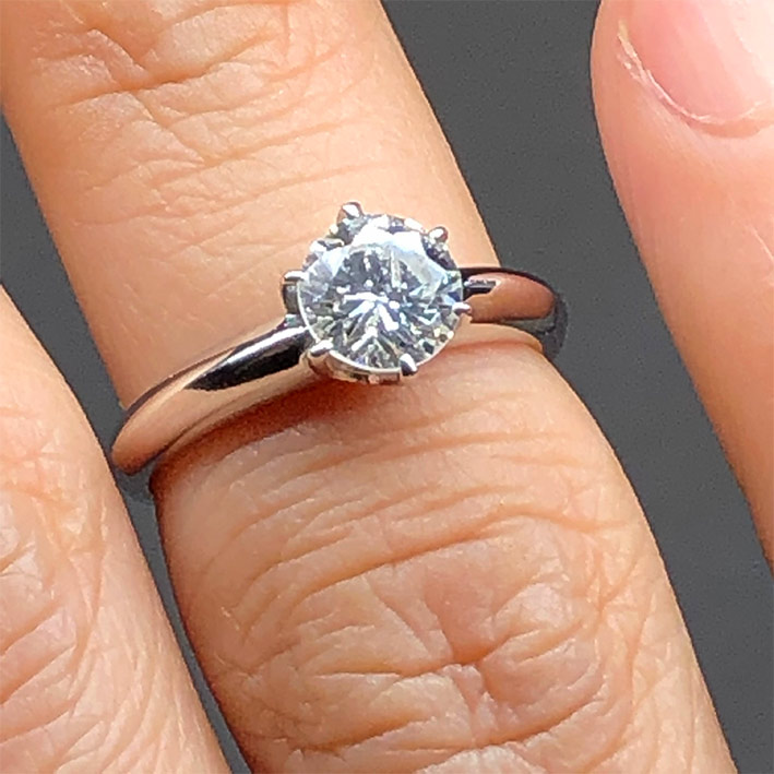 แหวนทองประดับเพชรแท้เม็ดหลักขนาด 0.95 กะรัต H color มาพร้อมใบเซอร์ GIA ตัวเรือน 18k White gold น้ำหน 5