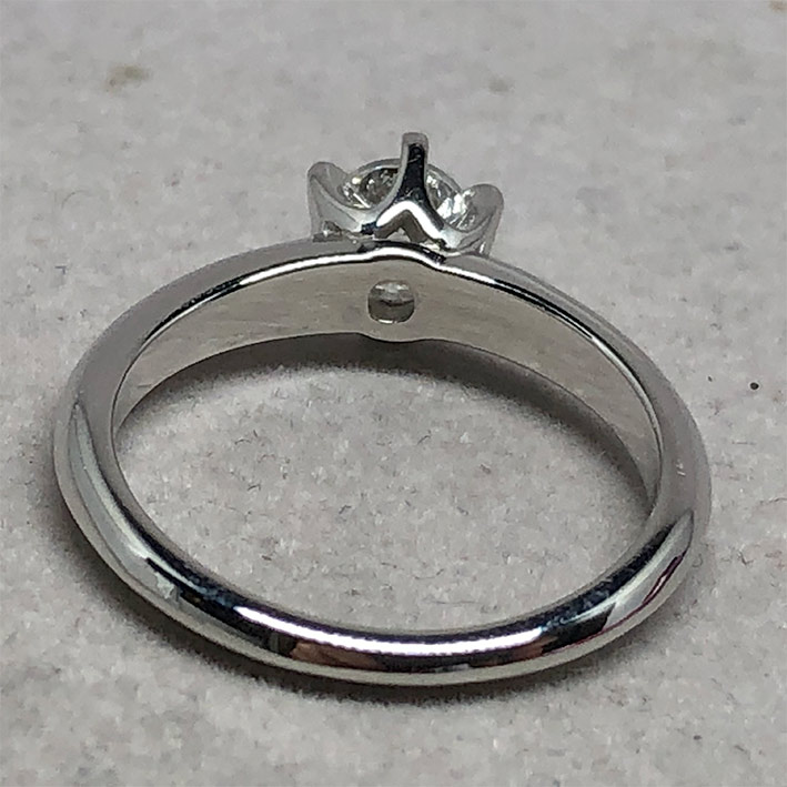 แหวนทองประดับเพชรแท้เม็ดหลักขนาด 0.49 กะรัต F color มาพร้อมใบเซอร์ GIA ตัวเรือน 18k White gold น้ำหน 2