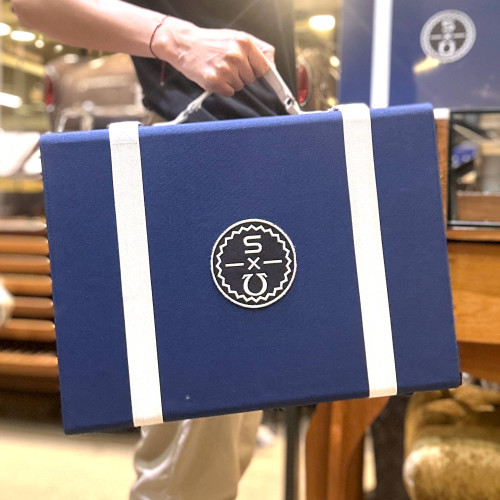 ชุดหีบกระเป๋าคอลเลคชั่นสั่งทำพิเศษ SWATCH x OMEGA สำหรับผู้ที่นิยมสะสมนาฬิกาให้ครบคอลเลคชั่น ขนาดมาต 6