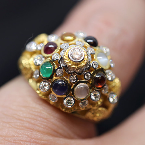 แหวนทองคำรูปทรงไทยนพเก้า ประดับอัญมณีแท้ 9 ชนิด ฝังเพชรแท้ 35 เม็ด รวมน้ำหนัก 0.52 กะรัต 5