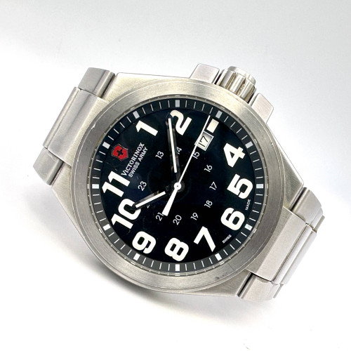 VICTORINOX Swiss Army Infantry 100m Quartz Date Size 42 mm. (Pre-owned)