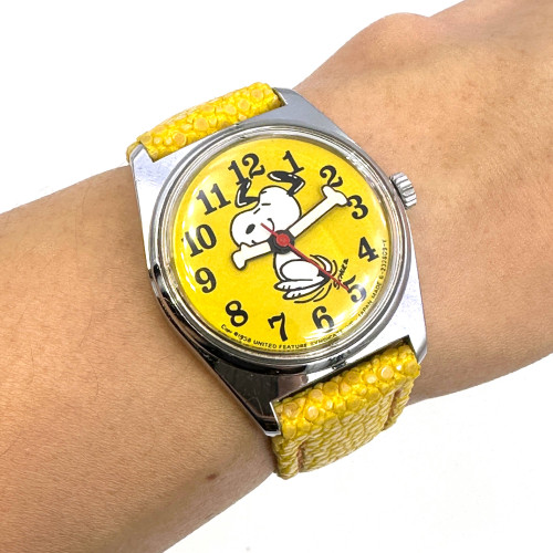 CITIZEN Snoopy Hand-Wound 4-230515E Manual Winding Size 30 mm. (Pre-owned)