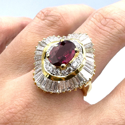 Gold ring with 36 Baguette diamonds, total weight 3.6 ct and 16 Kesorn diamonds, total weight 0.56 c 5