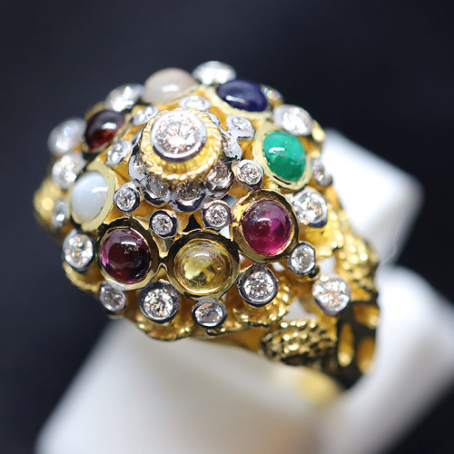 แหวนทองคำรูปทรงไทยนพเก้า ประดับอัญมณีแท้ 9 ชนิด