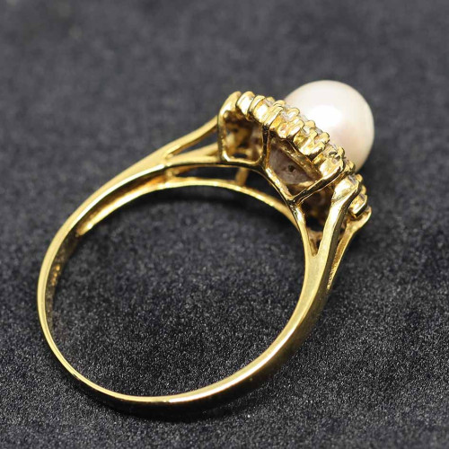 แหวนทองคำประดับมุกแท้ทรงกลมขนาด 0.8mm ฝังเพชรแท้ 40 เม็ด รวมน้ำหนัก 0.50 กะรัต 3
