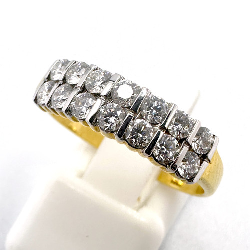 แหวนทองคำฝังเพชรแท้รูปทรงกลมเกสรขนาด 0.04x14 กะรัต น้ำขาว 96-97 ตัวเรือนทอง yellow gold น้ำหนักทองรว 1