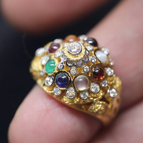 แหวนทองคำรูปทรงไทยนพเก้า ประดับอัญมณีแท้ 9 ชนิด ฝังเพชรแท้ 35 เม็ด รวมน้ำหนัก 0.52 กะรัต 4