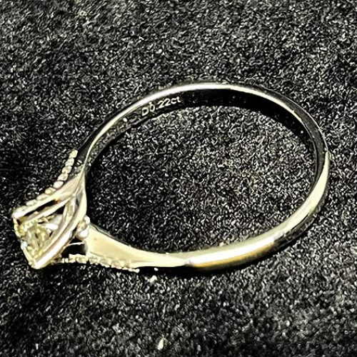 แหวนทองคำขาวประดับเพชรแท้น้ำขาวเม็ดเดี๋ยวขนาด 0.25 กะรัต เม็ดรอง 18 เม็ด รวมน้ำหนัก 0.15 กะรัต 2