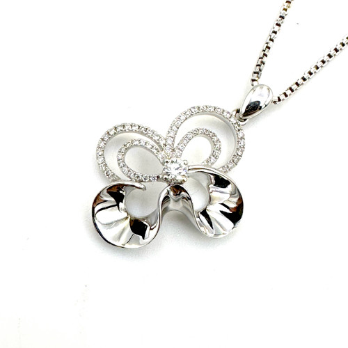 White gold pendant decorated with diamonds, main stone size 0.11 carat, secondary stones total 0.22 2