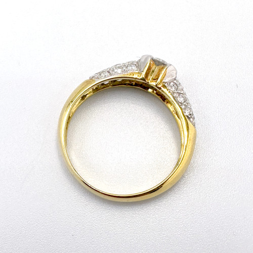 แหวนทองคำฝังเพชรแท้เม็ดหลักขนาด 0.30 กะรัต เม็ดลองขนาด 0.40 กะรัต ตัวเรือนทอง 90 น้ำหนักทองรวม 3 กร 7