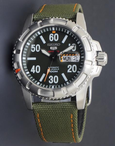 SEIKO 5 Sports Military Green Men\'s Automatic 100m รุ่น SRP215K2